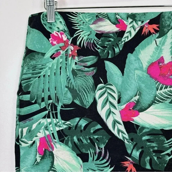 Lord And  Taylor Tropical Pencil Skirt - Picture 7 of 14